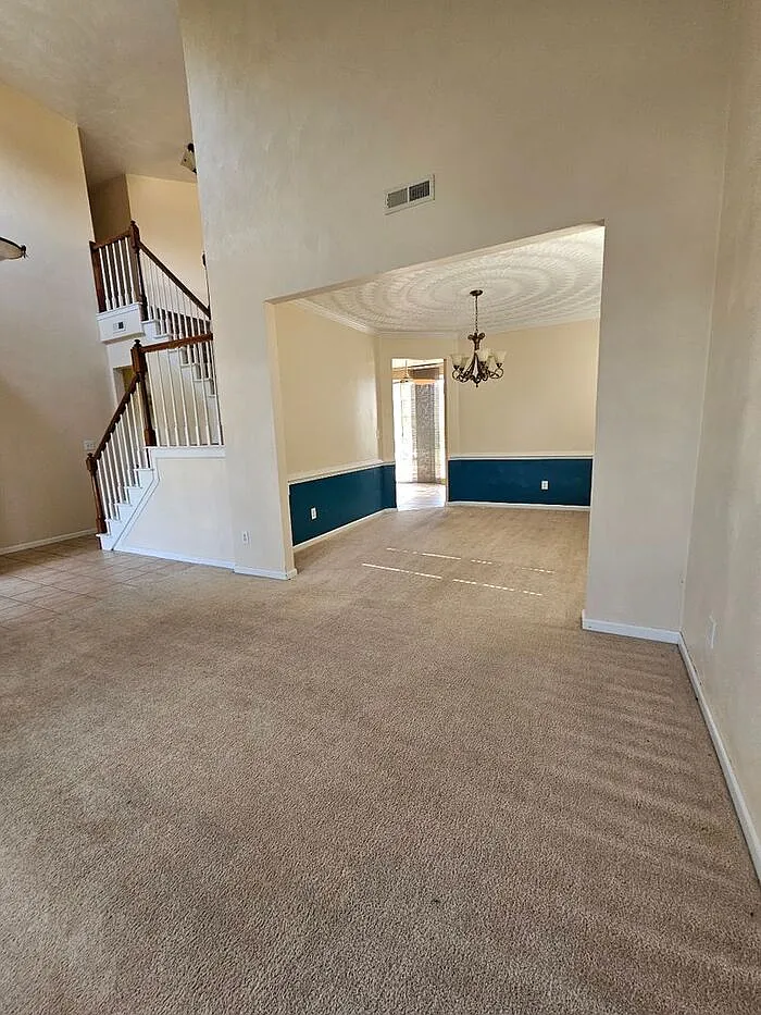4 bed, 2.5 bath, 2287 sqft, $2,500 — Photo 3