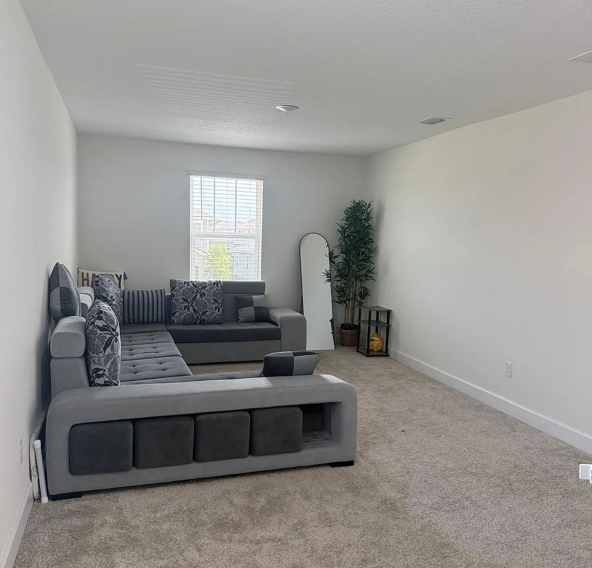 4 bed, 2350 sqft, $2,800 — Photo 3
