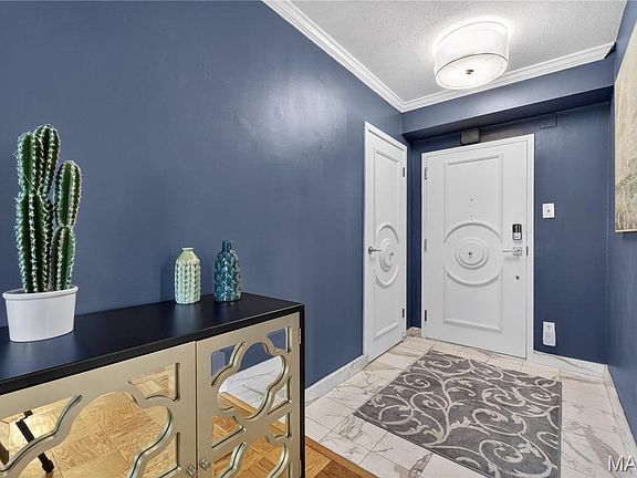 5th image of 900 S Hanley Rd APT 7E