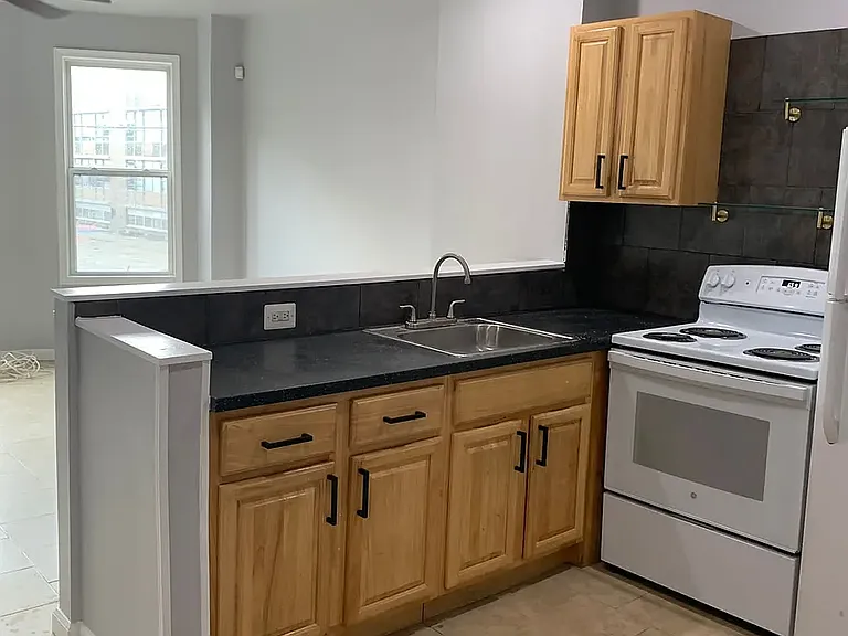 68 W Rockland St #2 — Photo 8