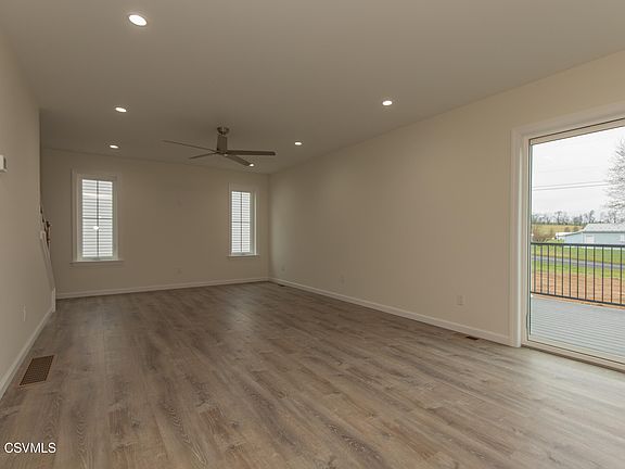 3rd image of 16 Hannah Dr