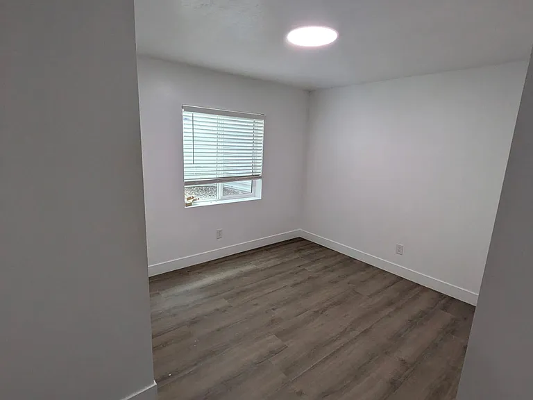 3826 S Woodland Ave #BASEMENT — Photo 15