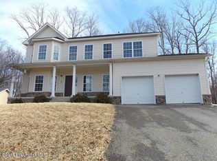 5137 Hemlock Ln, Tamiment, PA 18371