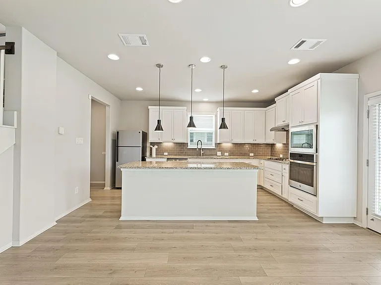 310 Rimrock Ct — Photo 10