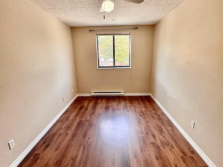 360 Tecumseh Rd W #203 — Photo 4