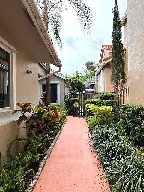 4 bed, 2.0 bath, 1704 sqft, $3,800 — Photo 2