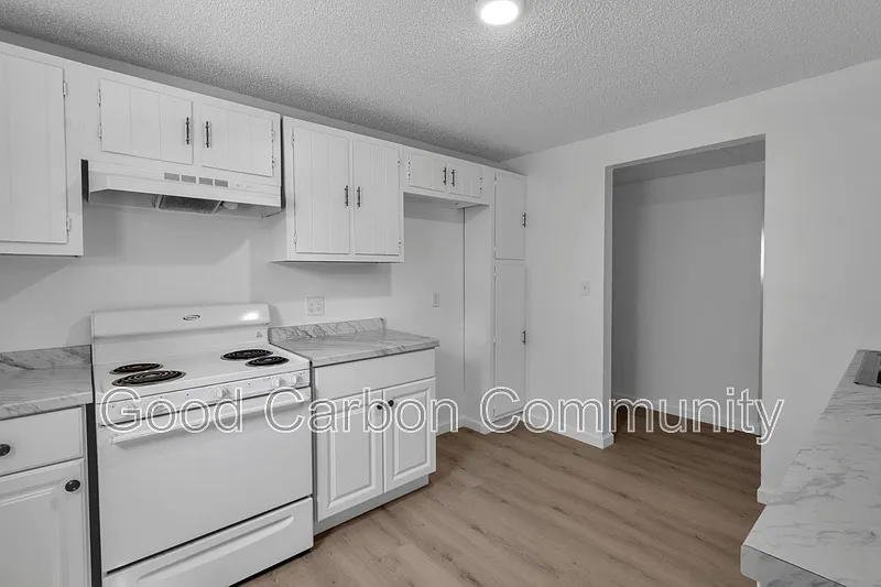 1 bed, 1.0 bath, $1,050 — Photo 2