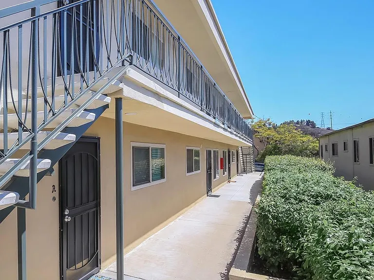 Fresno Terrace — Photo 22
