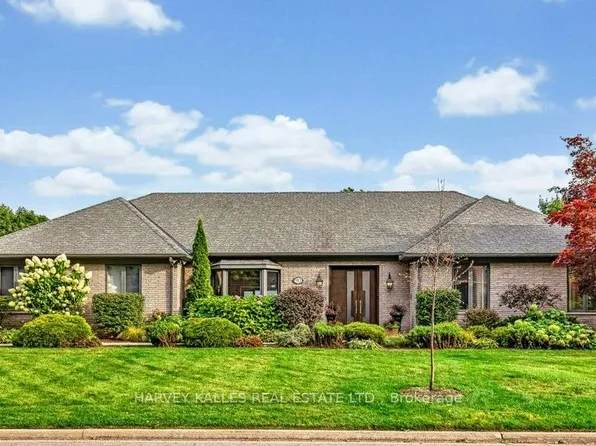 90 Oaklands Park Ct, Burlington, ON L7T 4G9