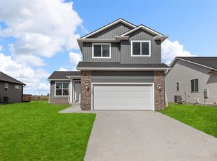 1425 Locust St, Waukee, IA 50263