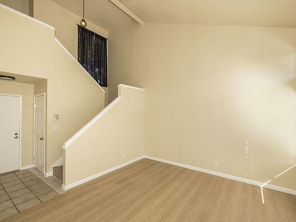5th image of 27724 Medlar Dr
