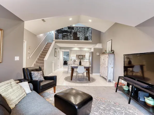 N17W26899 East Fieldhack DRIVE #H, Pewaukee, WI 53072