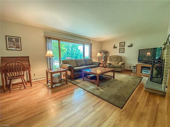 2nd image of 722 Valley Crest Dr