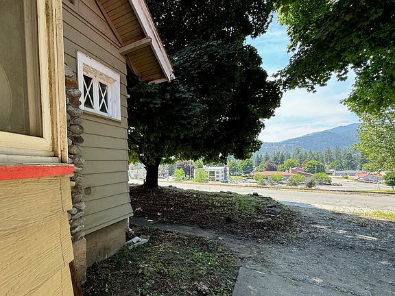 4th image of 710 Preston Ave W