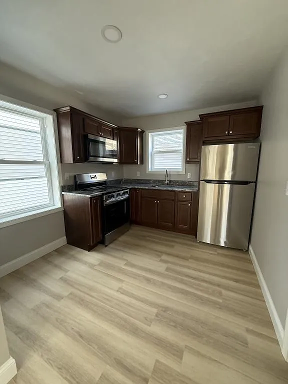 169 Grant St — Photo 3