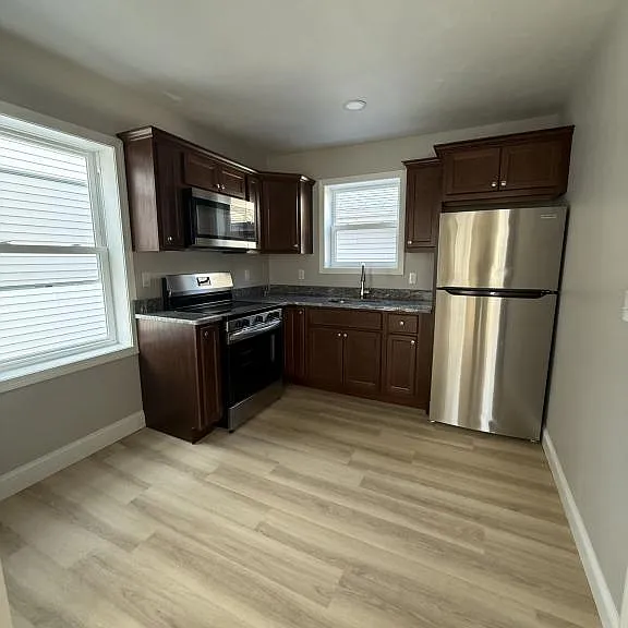 169 Grant St — Photo 3