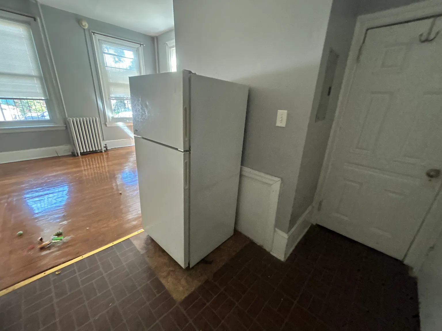 Studio, $990 — Photo 3