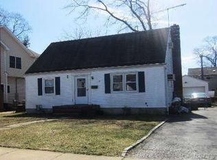 9 Airway Dr, Bellmore, NY 11710