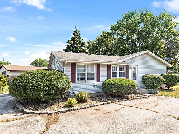 2nd image of 1238 Peacock Ln