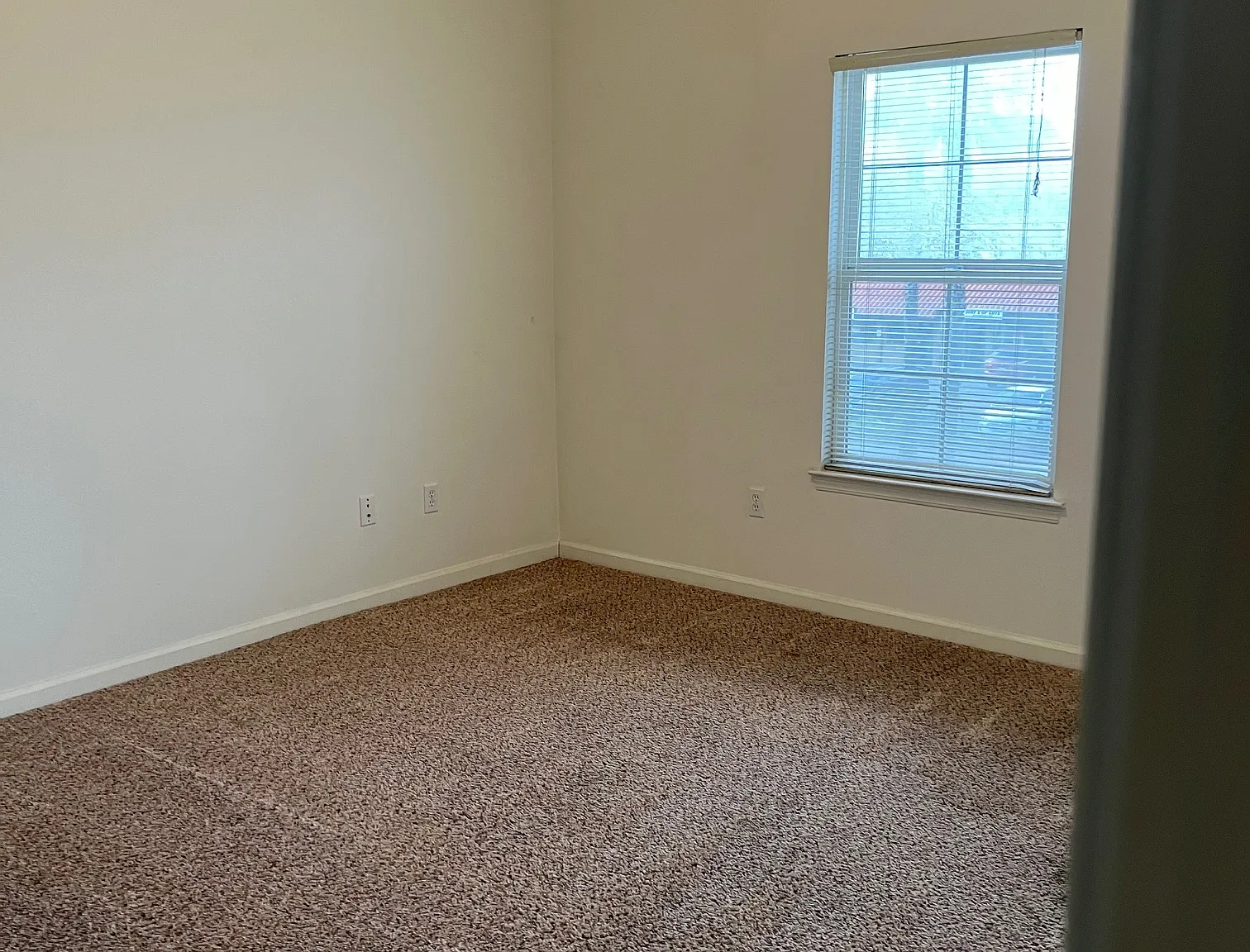 2 bed, 1.5 bath, 1100 sqft, $2,500 — Photo 3