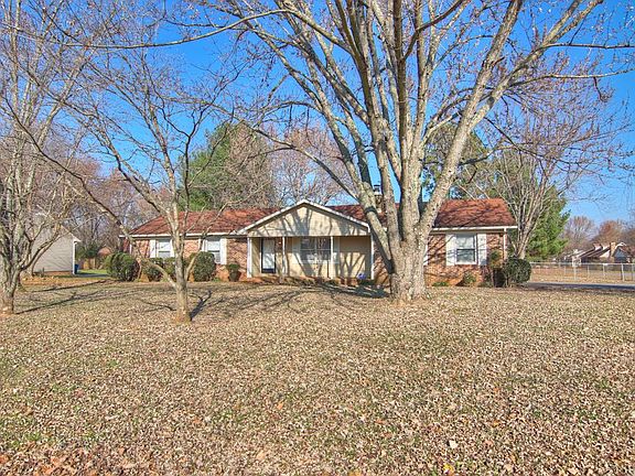 2nd image of 2504 Braxton Bragg Dr