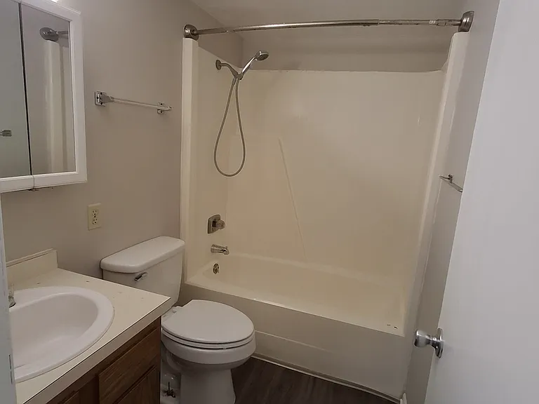 310 E Market St #10 — Photo 8