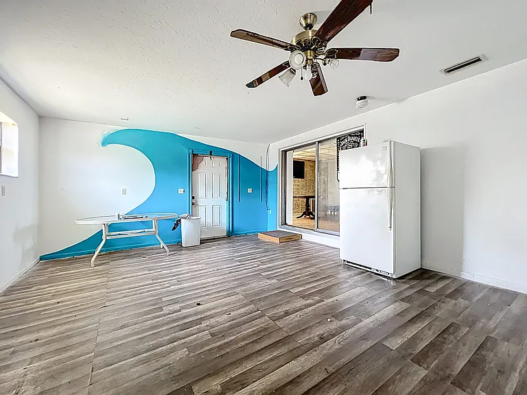 122 Eden Ave — Photo 16