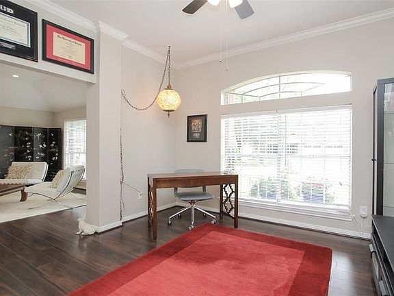 3rd image of 5723 Parryville Dr
