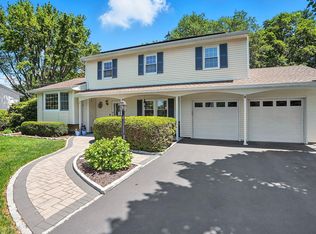 2938 Saddle Ridge Dr, Yorktown Heights, NY 10598