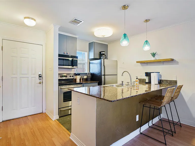 1422 Collier St #214 — Photo 3