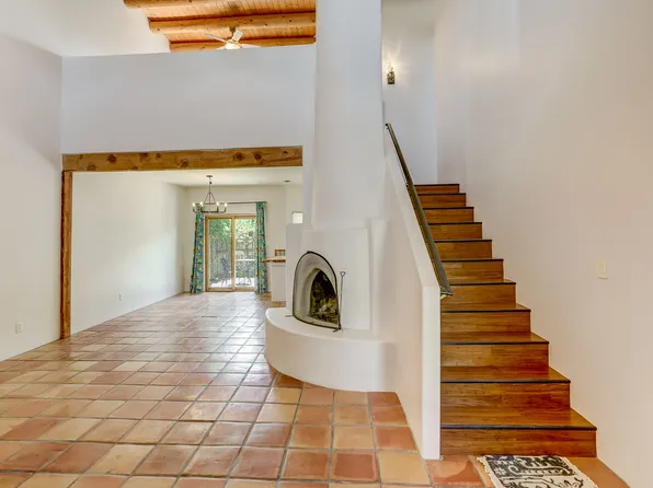 3221 La Paz Ln, Santa Fe, NM 87507