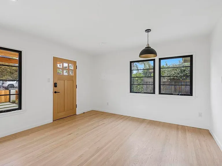 1061 Buena Vista Way — Photo 11