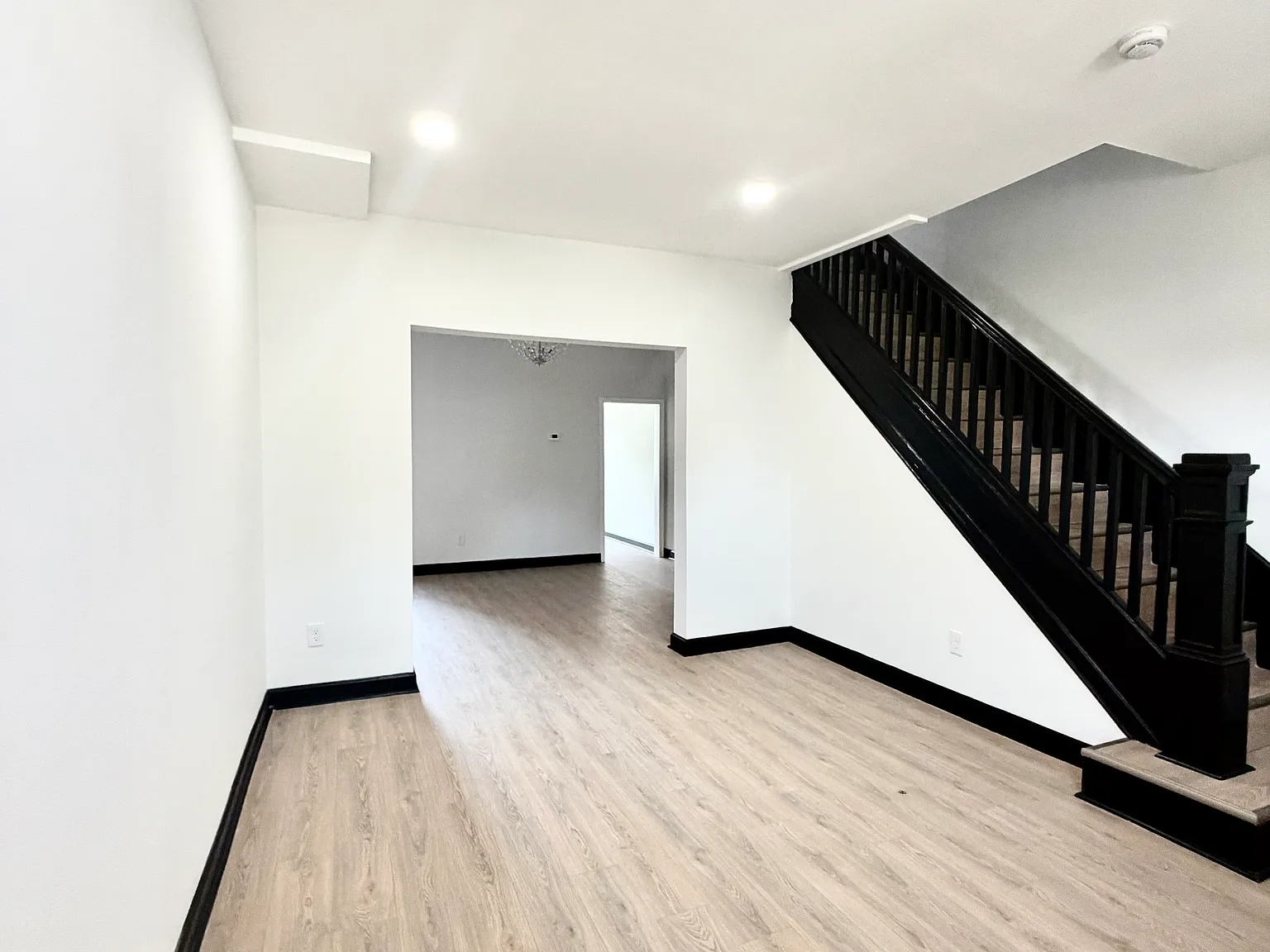 4 bed, 1260 sqft, $2,100 — Photo 2