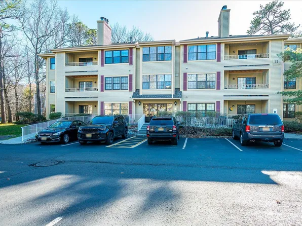 1109 Stoneridge Cir, Helmetta, NJ 08828