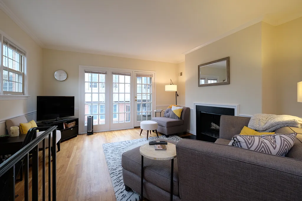 2 bed, 1.5 bath, $3,094 — Photo 1
