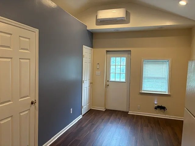 Building Photo - 203 Brookside Dr #2