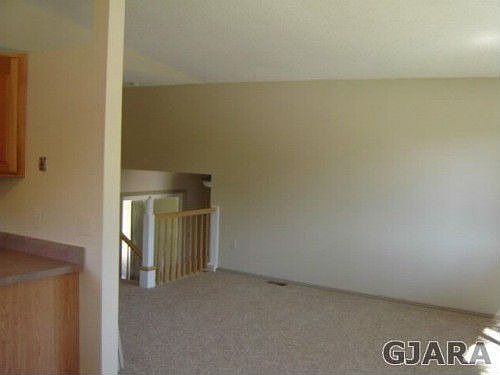 4th image of 289 Arlington Dr
