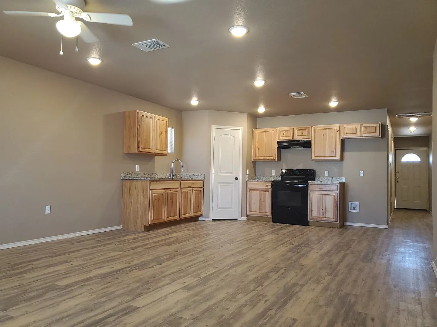 Cozy 3 Bedroom Home — Photo 2