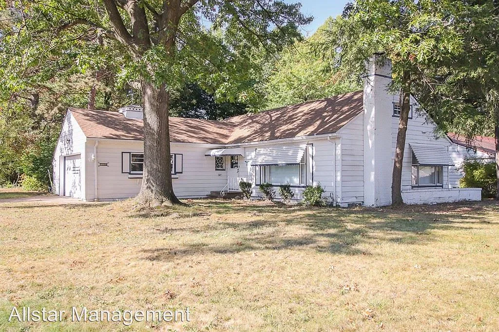1104 Brandon Rd photo 1