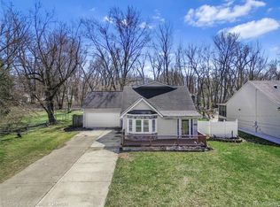 33805 Orangelawn St, Livonia, MI