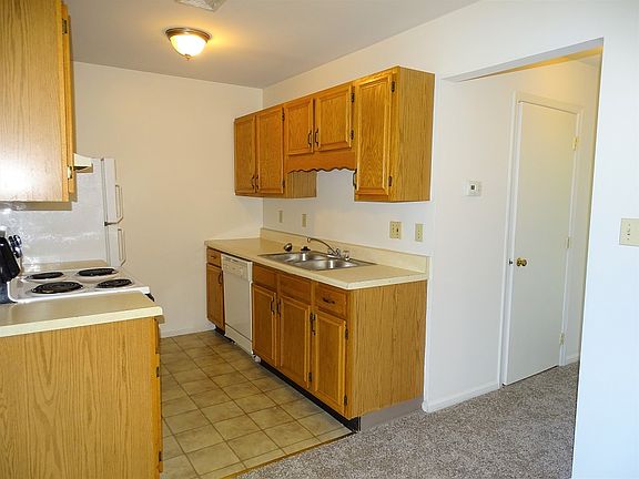 5th image of 420 W Cherry Dr APT B