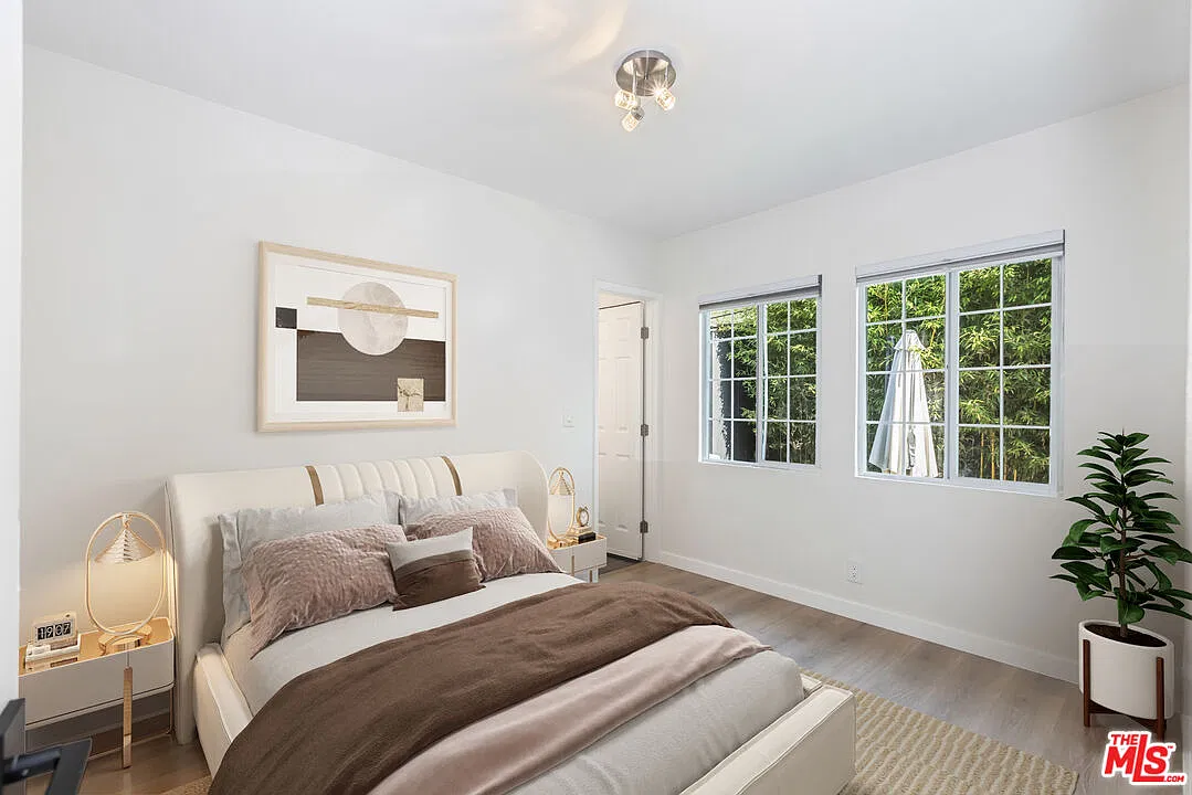 3 bed, 2.0 bath, 916 sqft, $3,950 — Photo 4