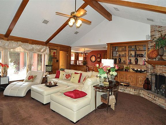 5th image of 2402 Middle Creek Dr