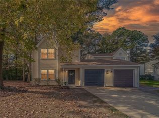 8 Romsey Cir, Chesapeake, VA 23320