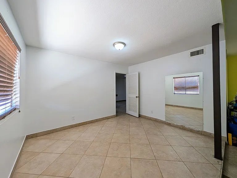 3848 W North Ln — Photo 26