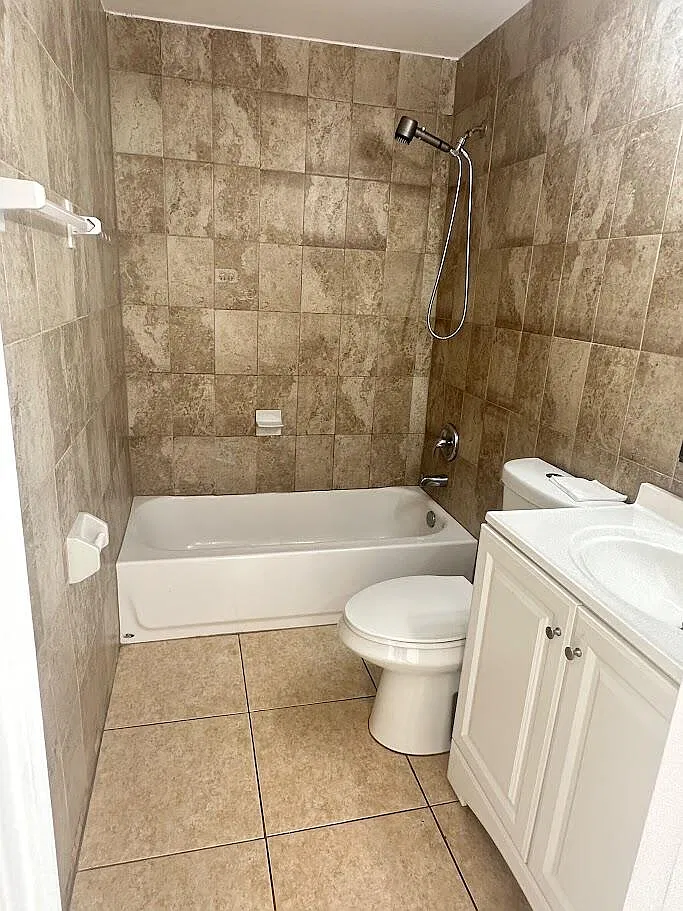 2 bed, 1.0 bath, 835 sqft, $2,100 — Photo 4