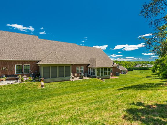 5th image of 779 Meadow Walk Ln