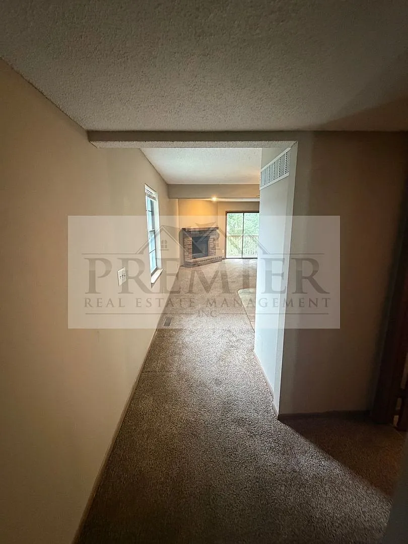 3 bd/1.5 ba townhome - 3556 NE Independence Ave, Lee's Summit, MO 64064 // Rent $1375 (end unit) — Photo 4