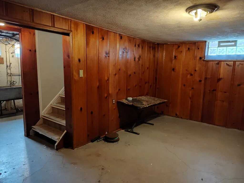 3 Bedroom Home with AC and 2-Car Detached Garage in Garfield Heights (Welcome Section 8) — Photo 3