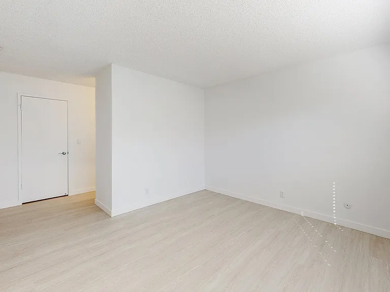 Saddleback Ranch Apartments — Photo 14